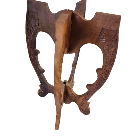 Handcrafted carved mini wood table Vintage - Picture 10 of 12